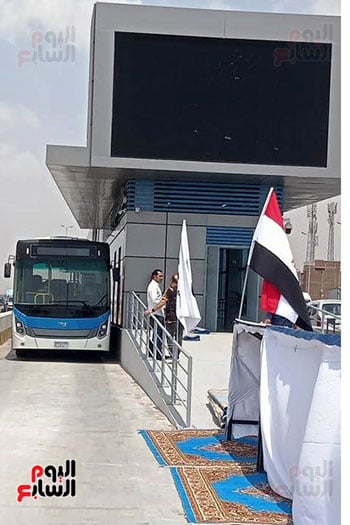 الأتوبيس الترددى داخل إحدى المحطات الأتوبيس الترددى داخل إحدى المحطات