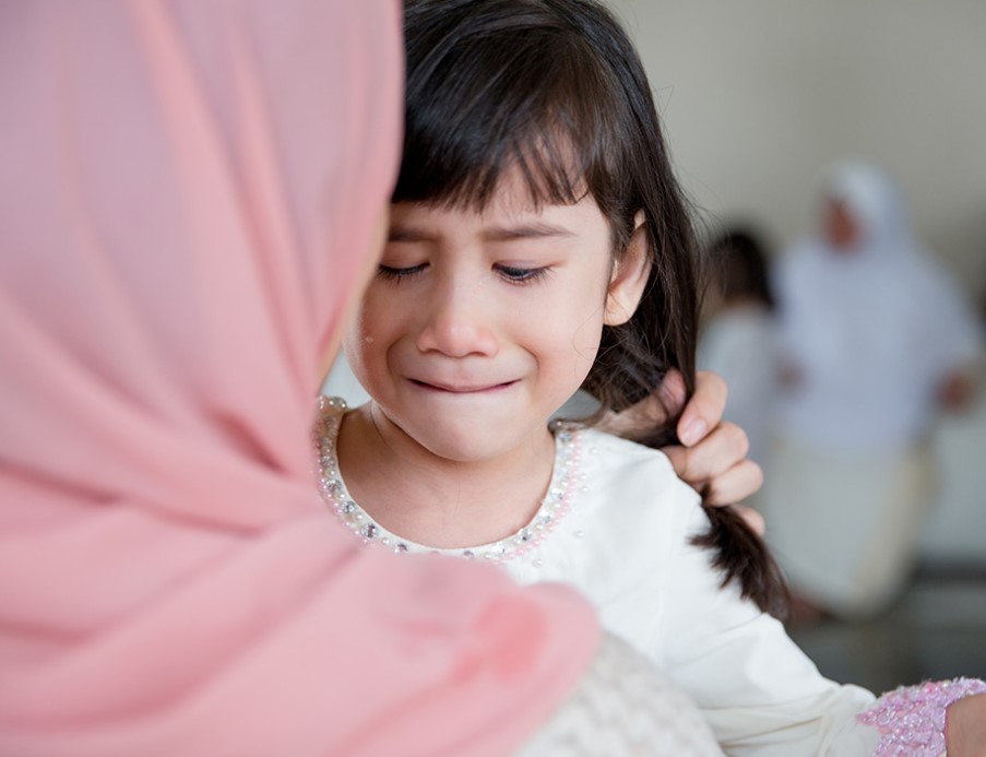 طفلة خائفة طفلة خائفة
