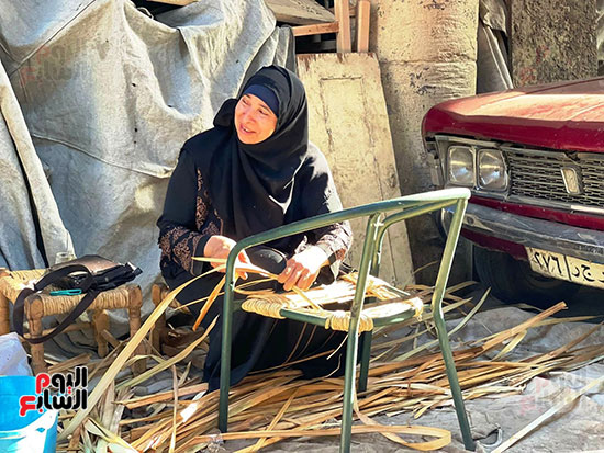 مراحل تصنيع كرسي من قش البردي مراحل تصنيع كرسي من قش البردي
