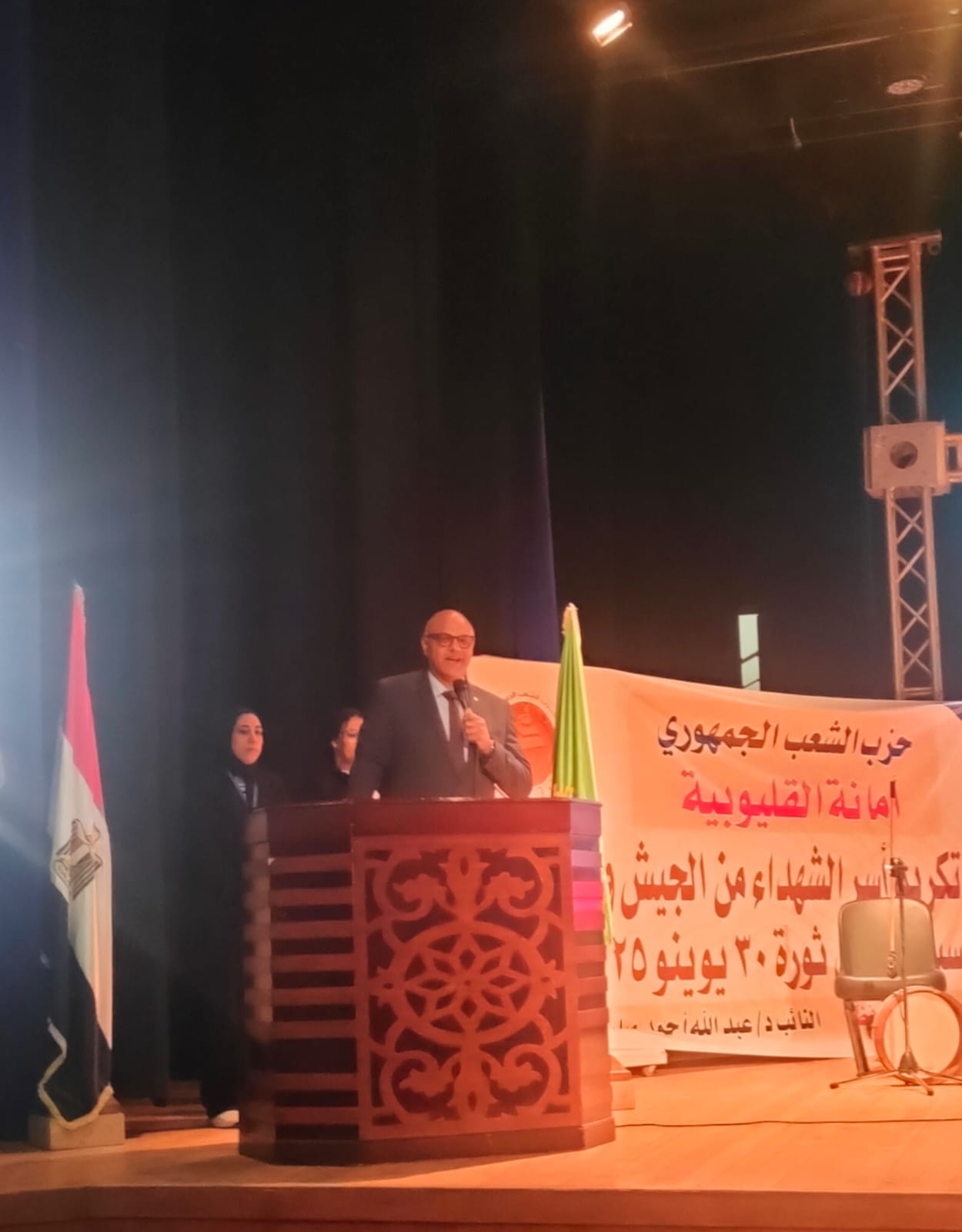 الشعب الجمهوري بالقليوبية يكرم أسر الشهداء في احتفالية كبرى بذكرى ثورة 30 يونيو (3)