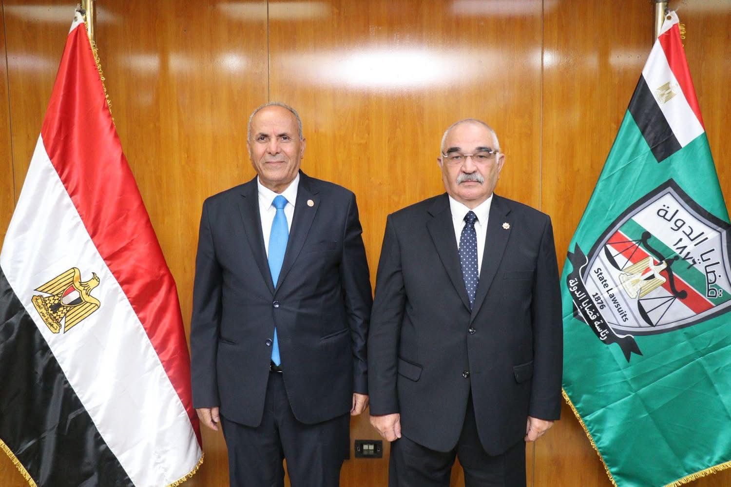 المستشار الدكتور حسين مدكور يكرم المستشار عبد الرزاق شعيب المستشار الدكتور حسين مدكور يكرم المستشار عبد الرزاق شعيب