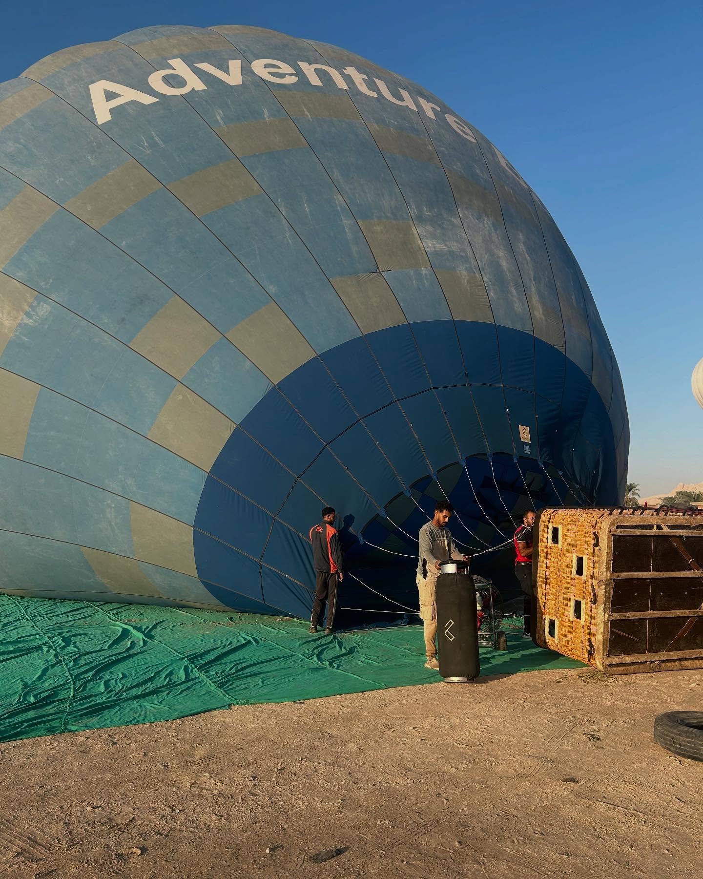 تجهيز رحلات البالون في غرب الأقصر