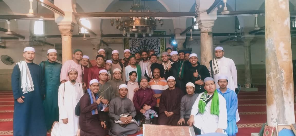 زيارة وفد شبابي ماليزي لمسجد سادات قريش زيارة وفد شبابي ماليزي لمسجد سادات قريش