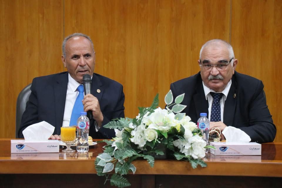 جانب من التكريم جانب من التكريم