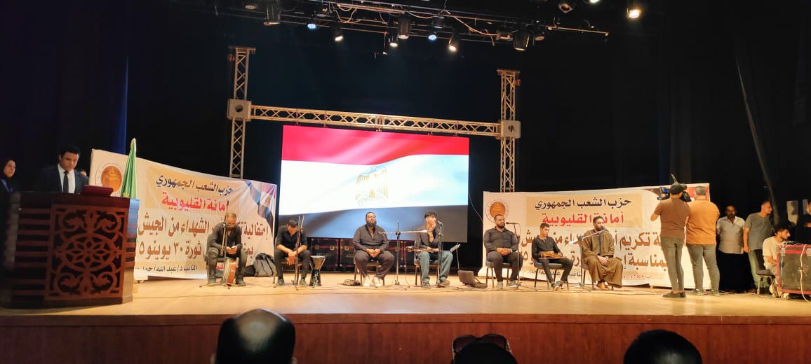 الشعب الجمهوري بالقليوبية يكرم أسر الشهداء في احتفالية كبرى بذكرى ثورة 30 يونيو (5)