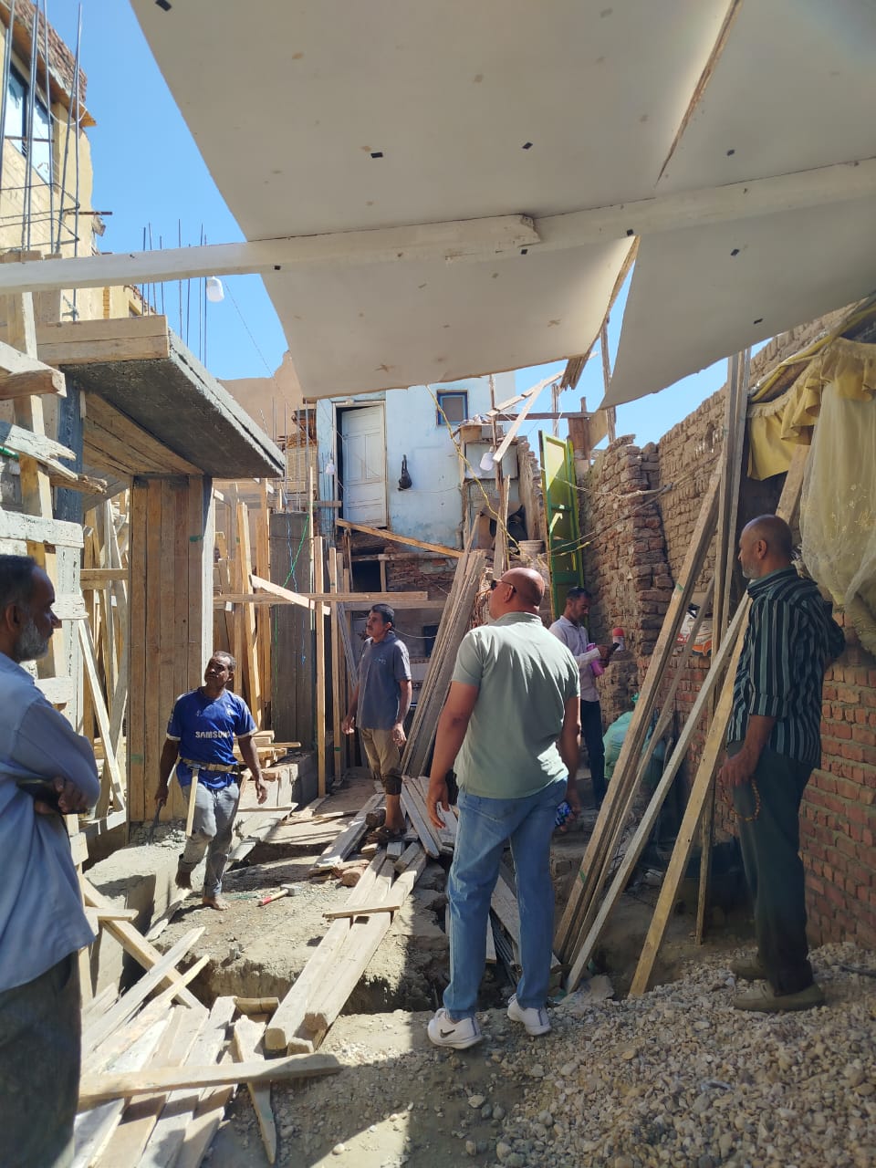 وقف أعمال بناء مخالف فى المهد بمدينة الأقصر وقف أعمال بناء مخالف فى المهد بمدينة الأقصر