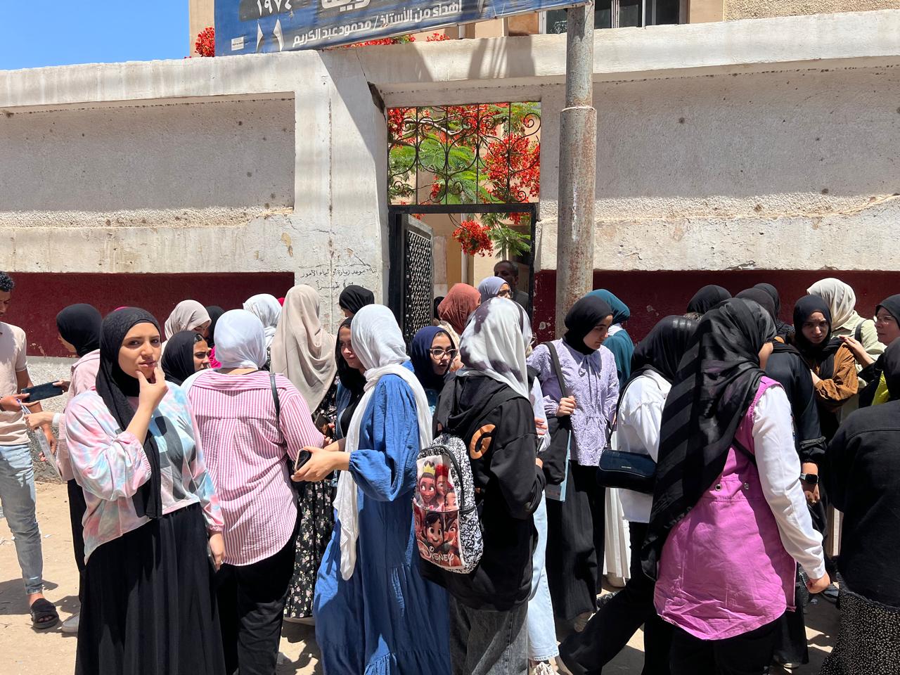 خروج طالبات الشهادة الاعدادية