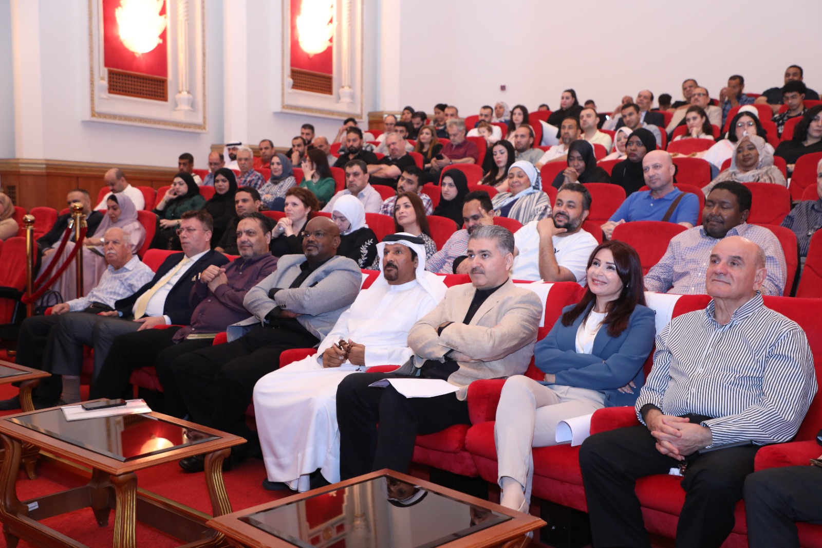 خلال الأمسية الشعرية خلال الأمسية الشعرية