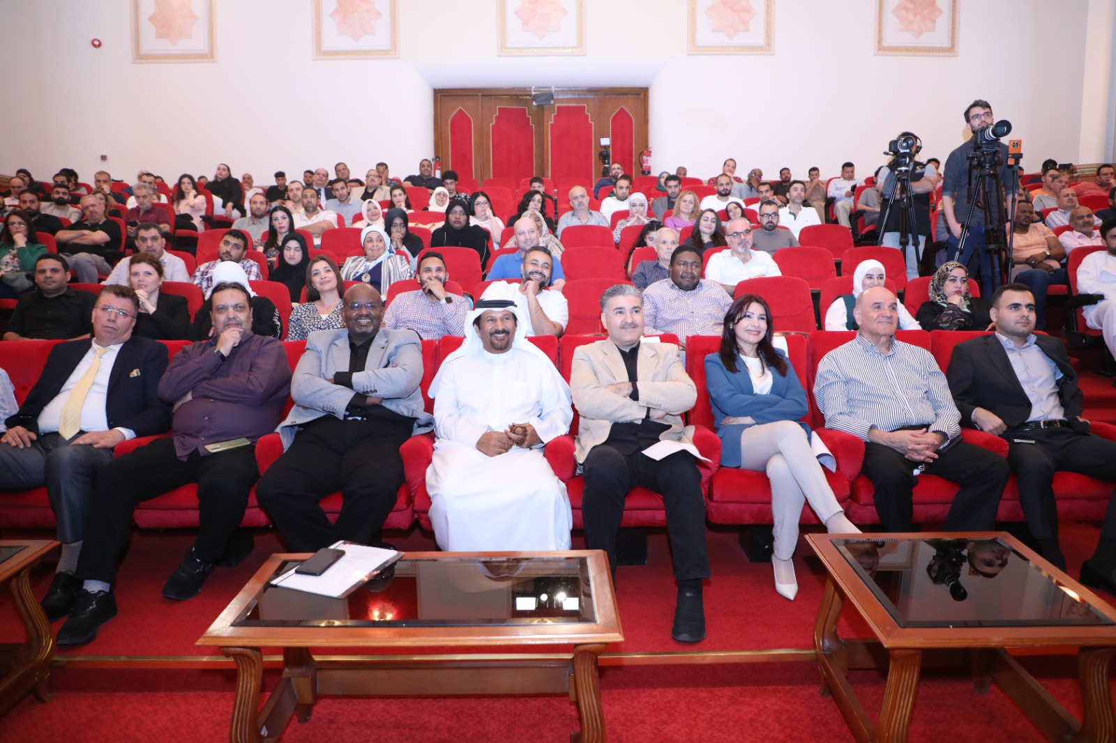 خلال الأمسية ببيت الشعر خلال الأمسية ببيت الشعر