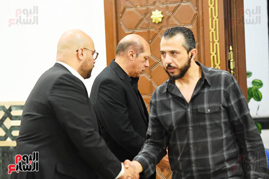  تقديم واجب العزاء إلى علاء نبيل المدير الفنى للاتحاد المصرى لكرة القدم  (22)