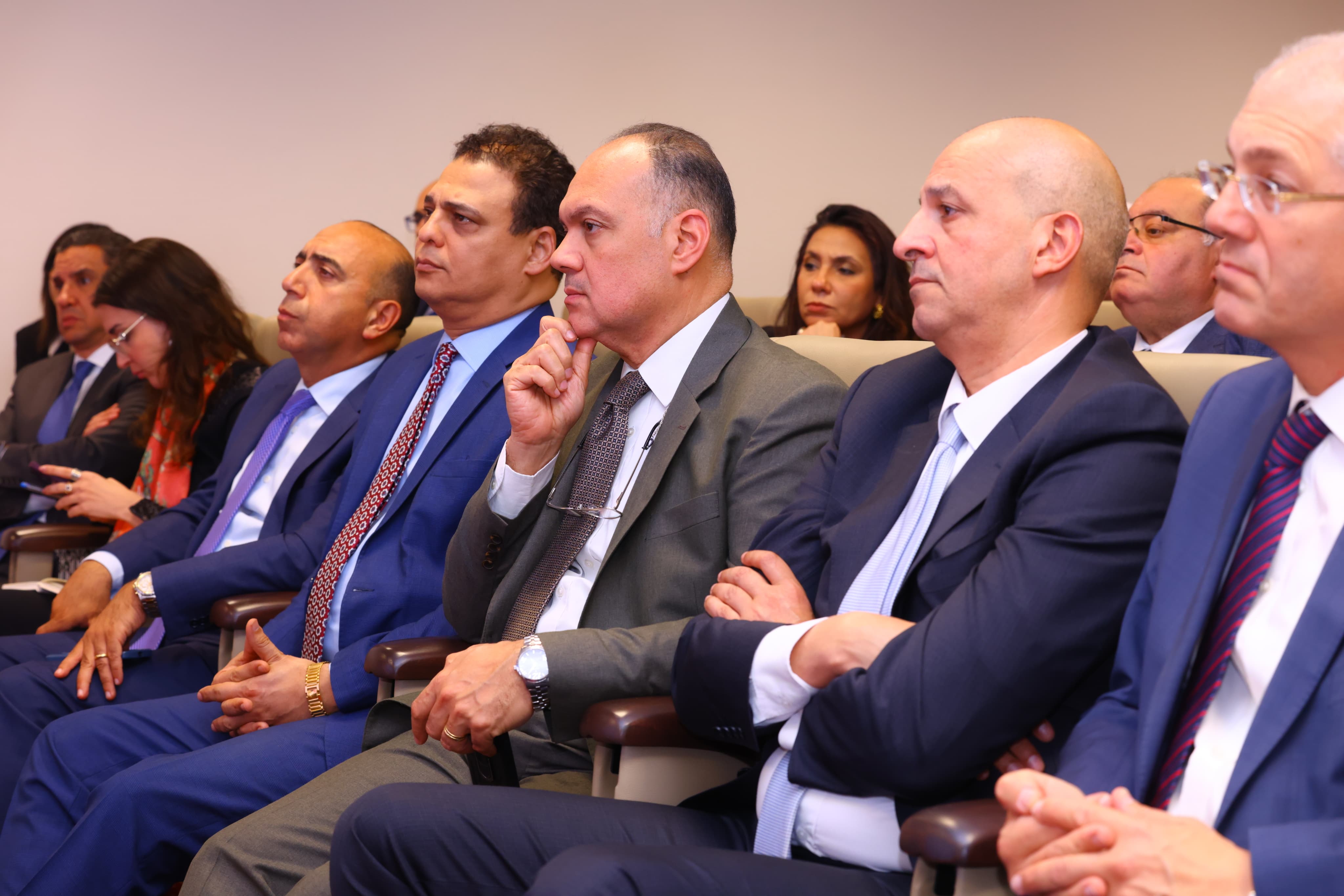 أعضاء السلك الدبلوماسي والقنصلي