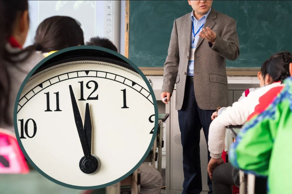 أستاذ صيني يتأخر دقيقة عن حصته