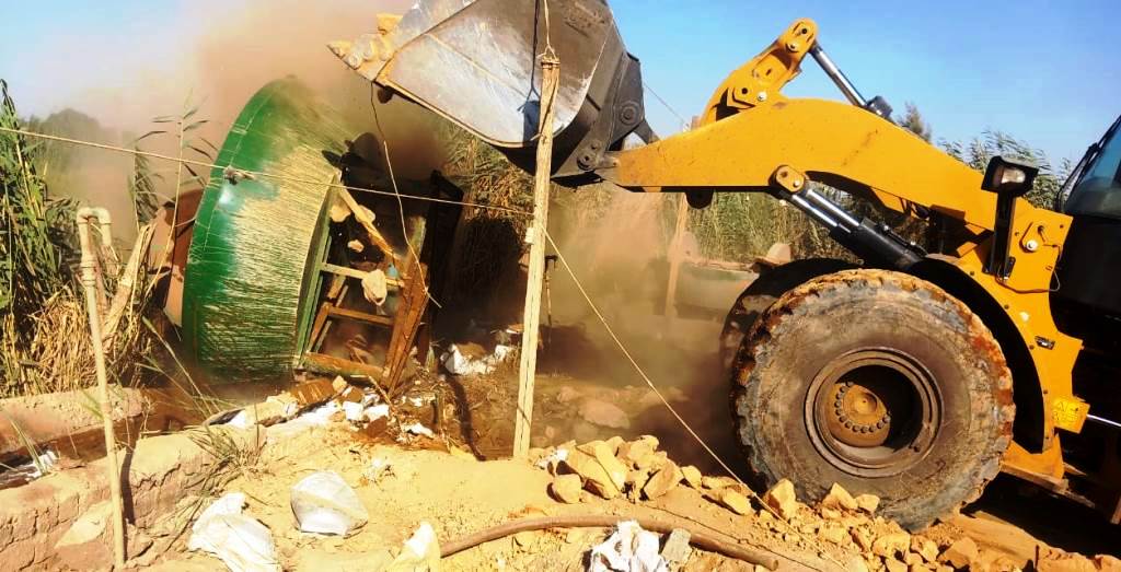 جانب من إزالة الطواحين جانب من إزالة الطواحين