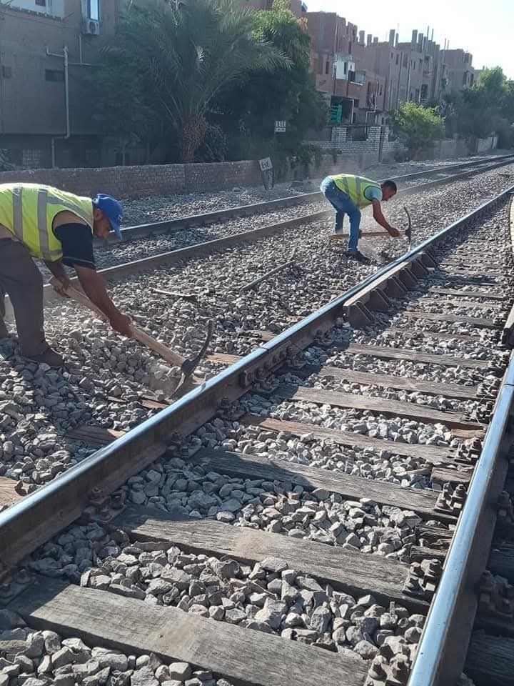 عمال السكة الحديد خلال العمل (10)