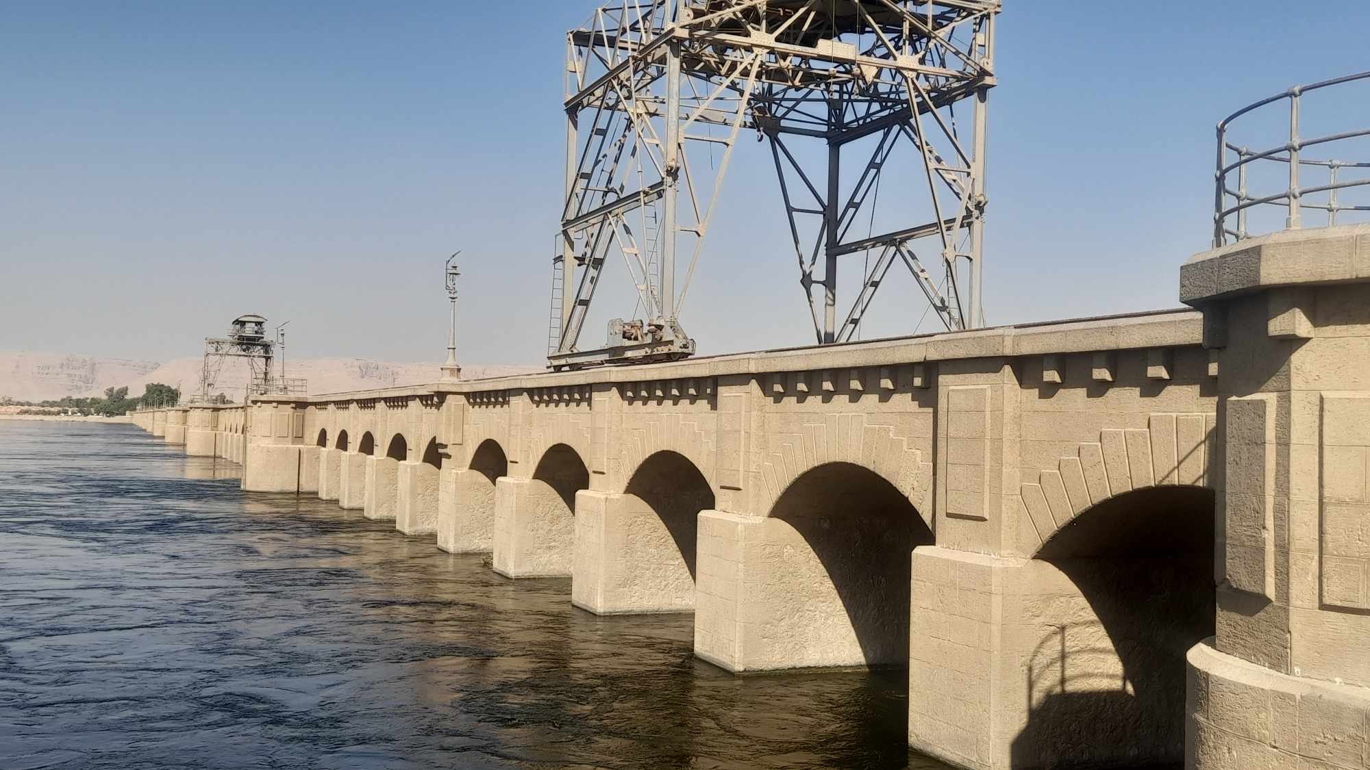 فتحات قناطر نجع حمادي بقنا فتحات قناطر نجع حمادي بقنا