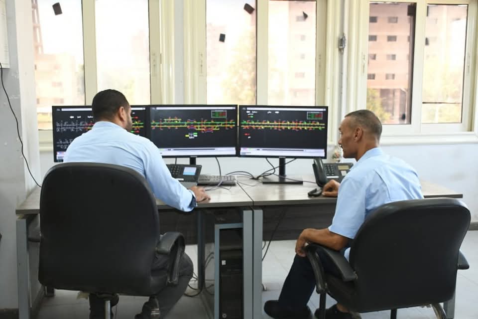 عمال السكة الحديد خلال العمل (6)