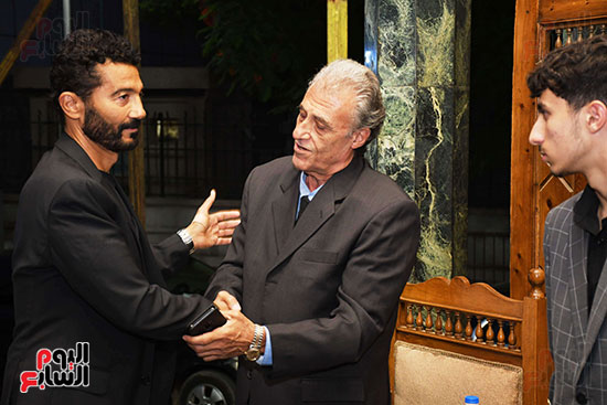 خالد النبوي يقدم واجب العزاء خالد النبوي يقدم واجب العزاء