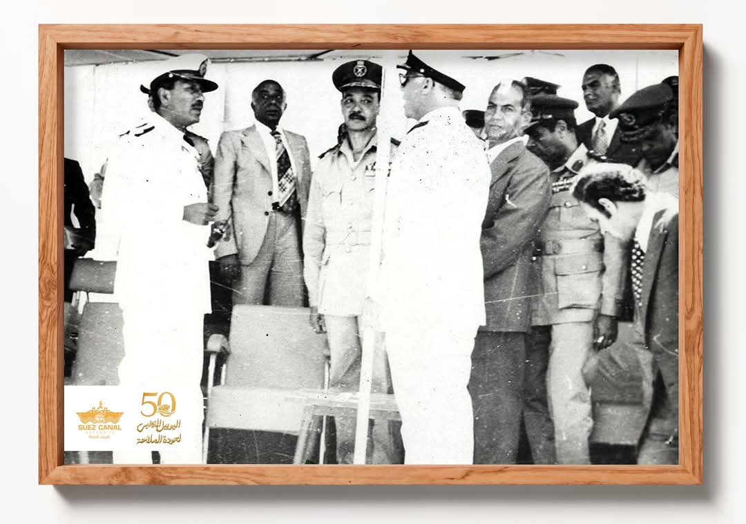 الرئيس السادات مع قيادات البحرية