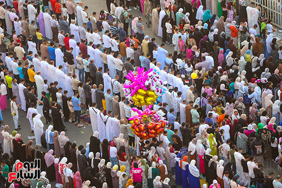 حضور كبير على صلاة العيد فى مسجد عمرو بن العاص