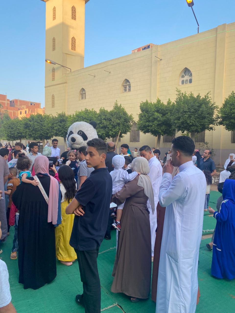 فرحة العيد تملأ ساحة الرضوان بمدينة السلام (14)