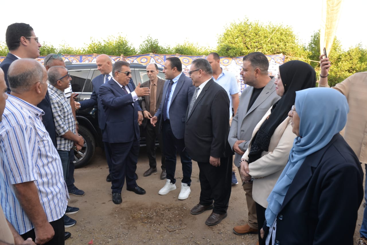 محافظ الدقهلية يشهد ذبح 65 رأس أضاحى  (8)