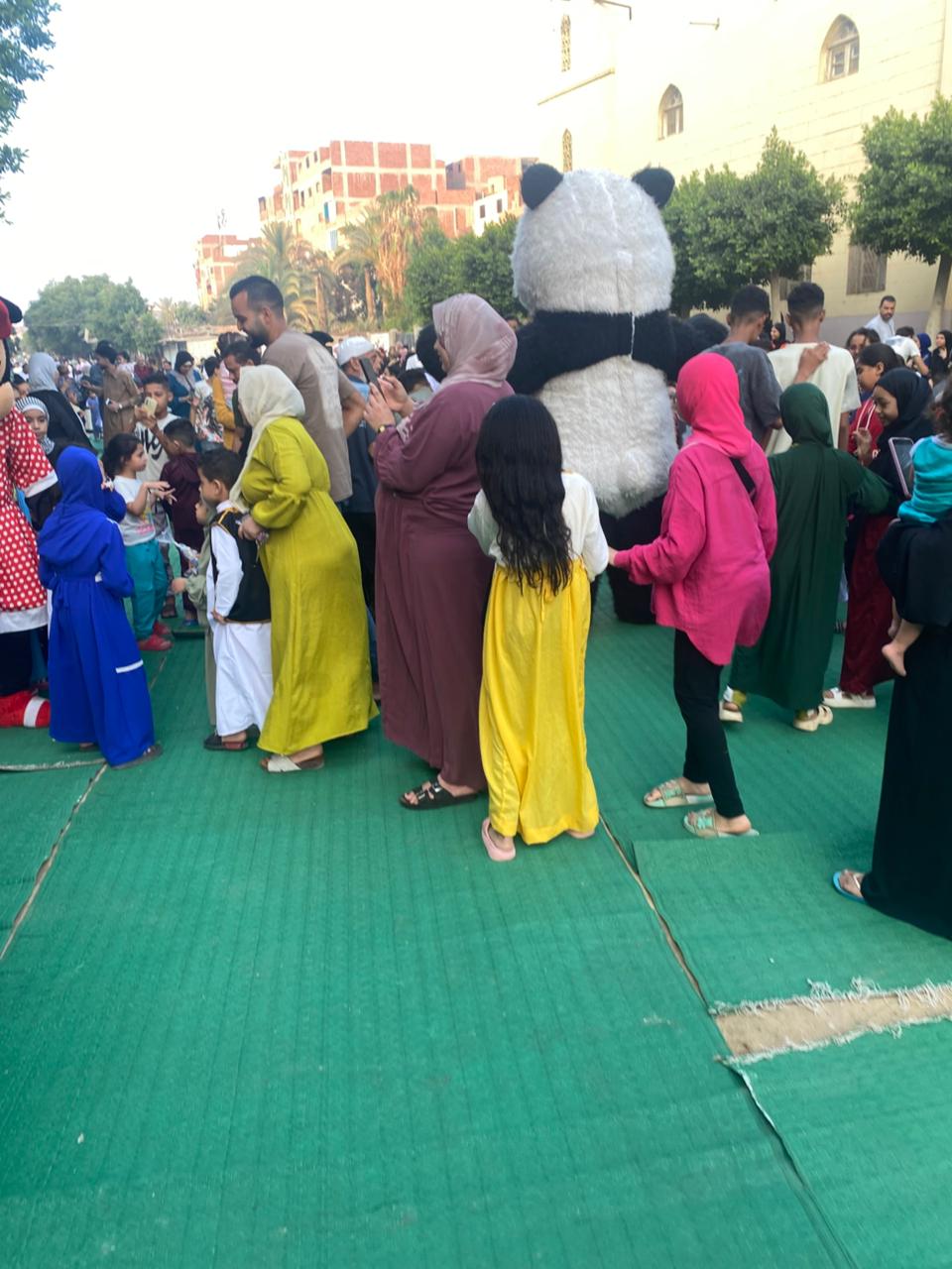 فرحة العيد تملأ ساحة الرضوان بمدينة السلام (4)