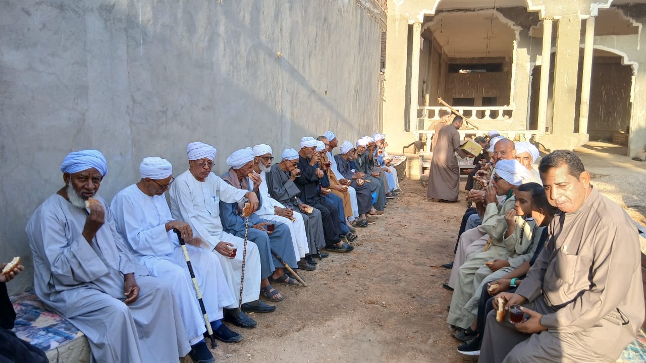 تجمع الأهالي بقنا