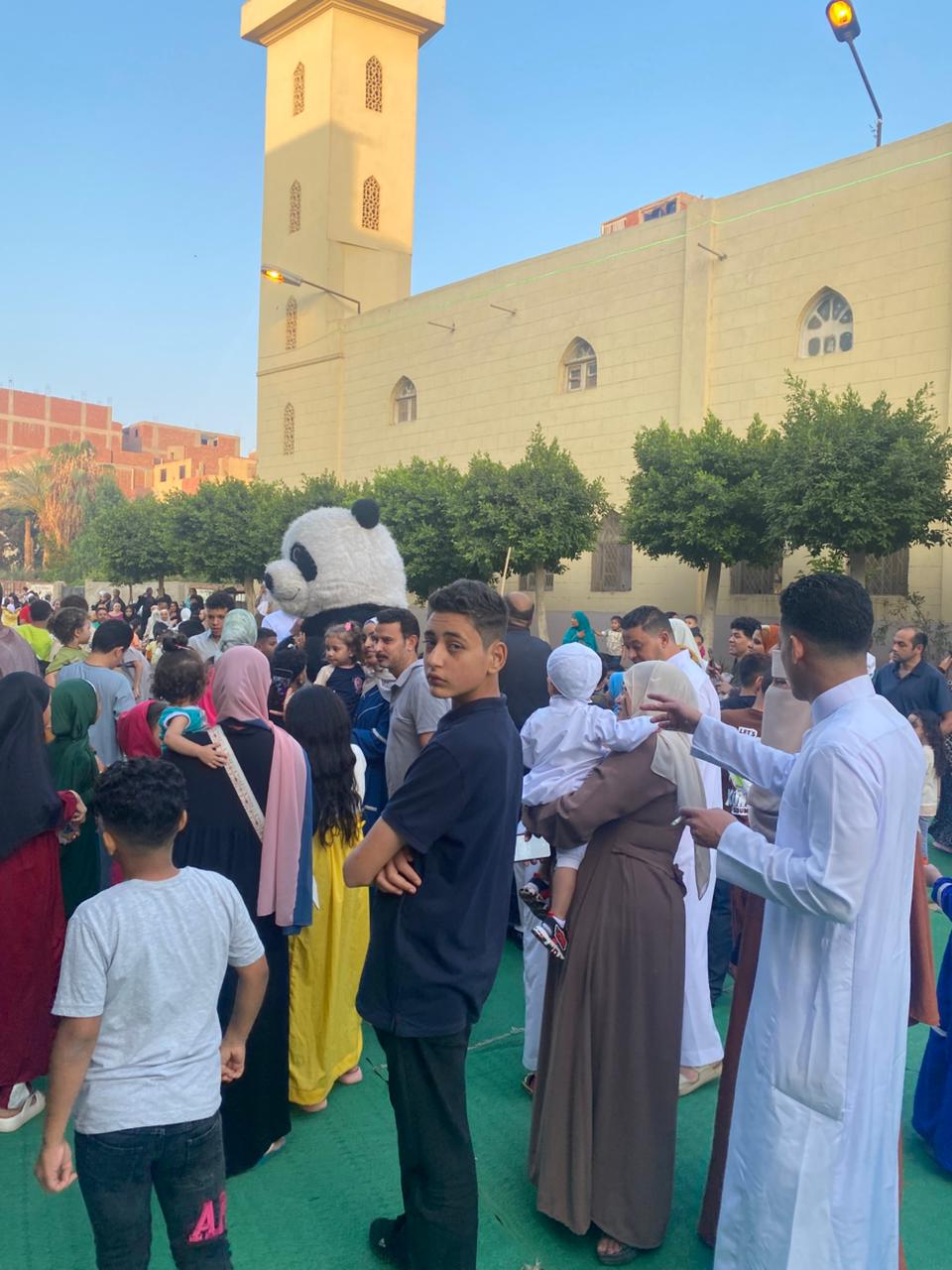 فرحة العيد تملأ ساحة الرضوان بمدينة السلام (15)