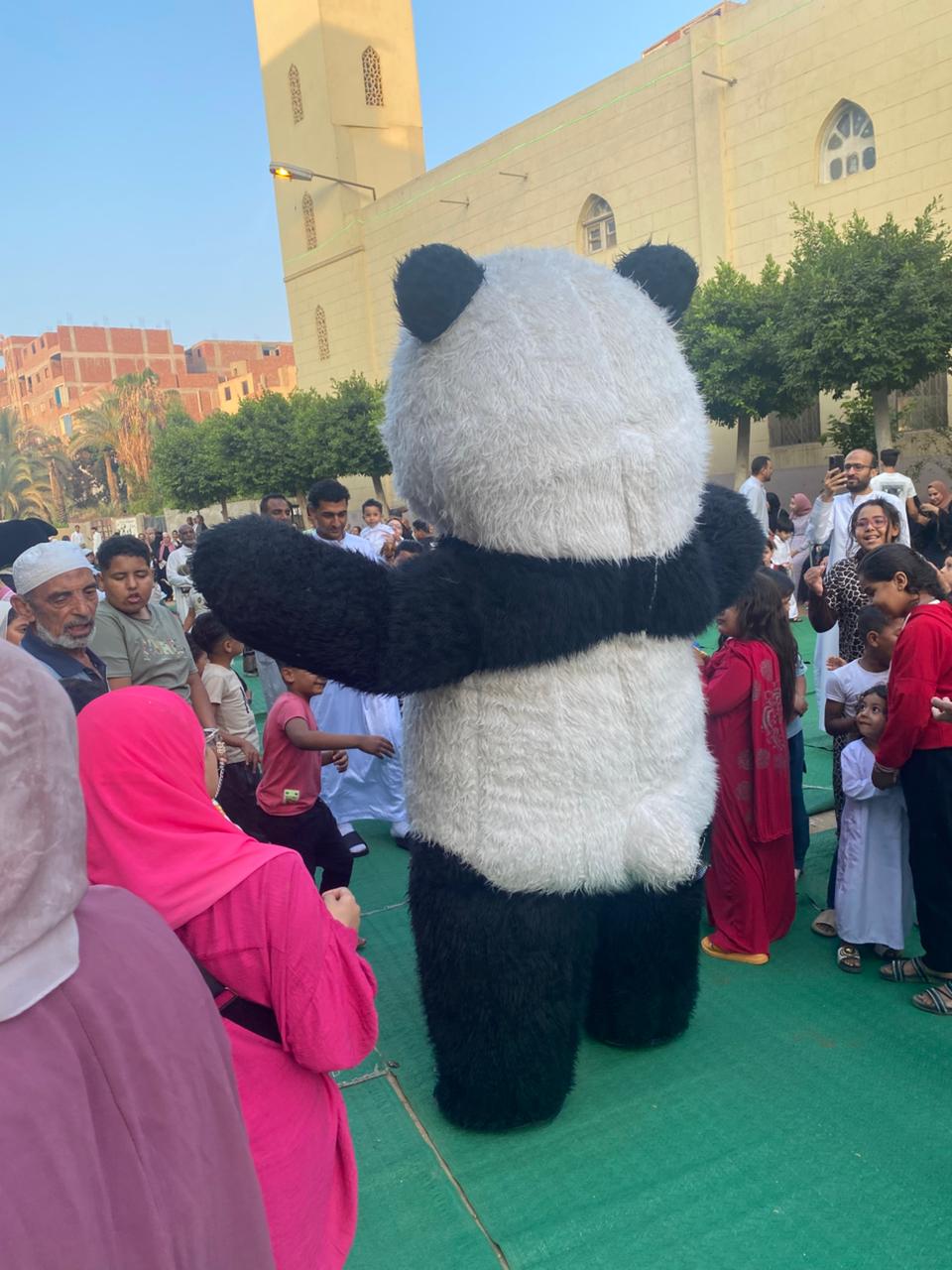 فرحة العيد تملأ ساحة الرضوان بمدينة السلام (2)
