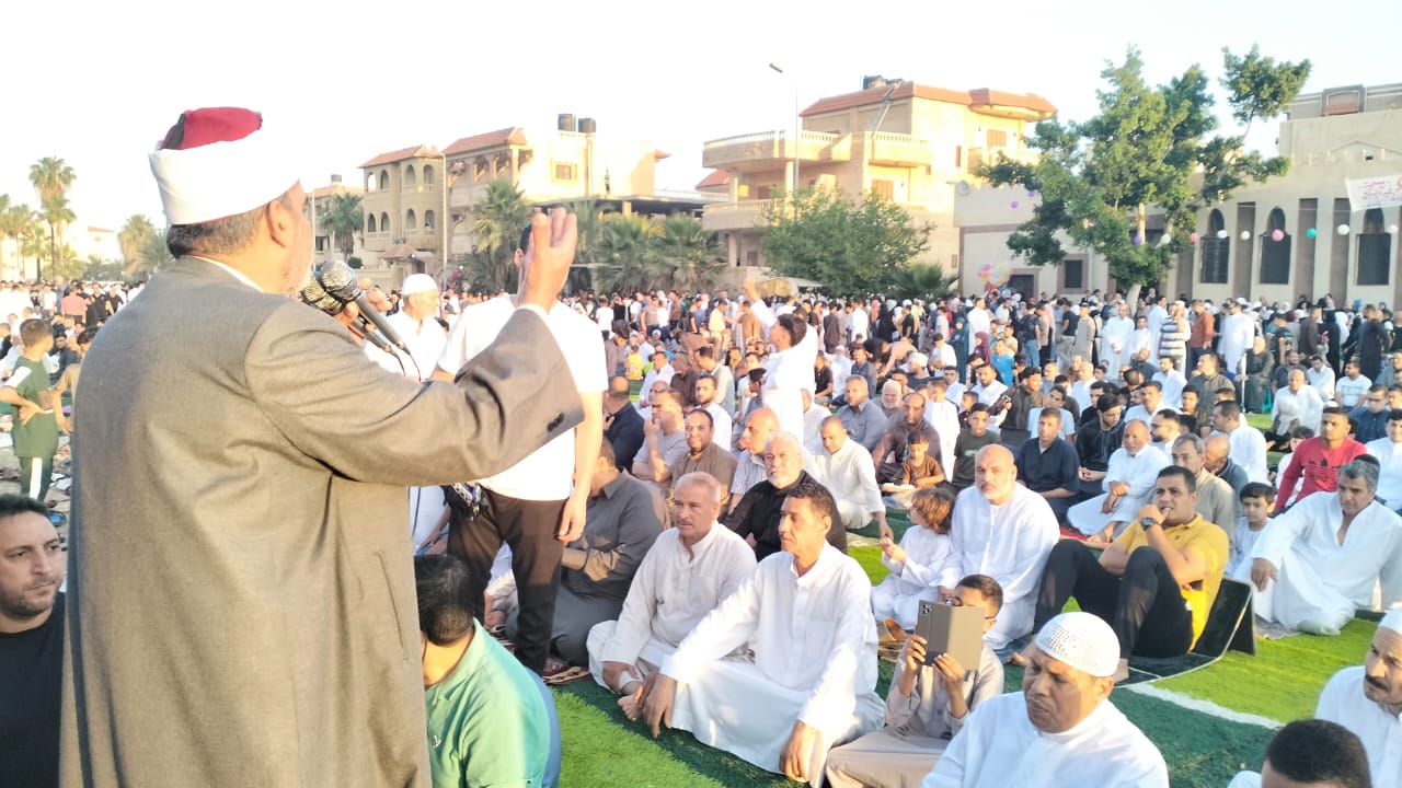 محافظ شمال سيناء يؤدي صلاة عيد الأضحى في الشيخ زويد (7)