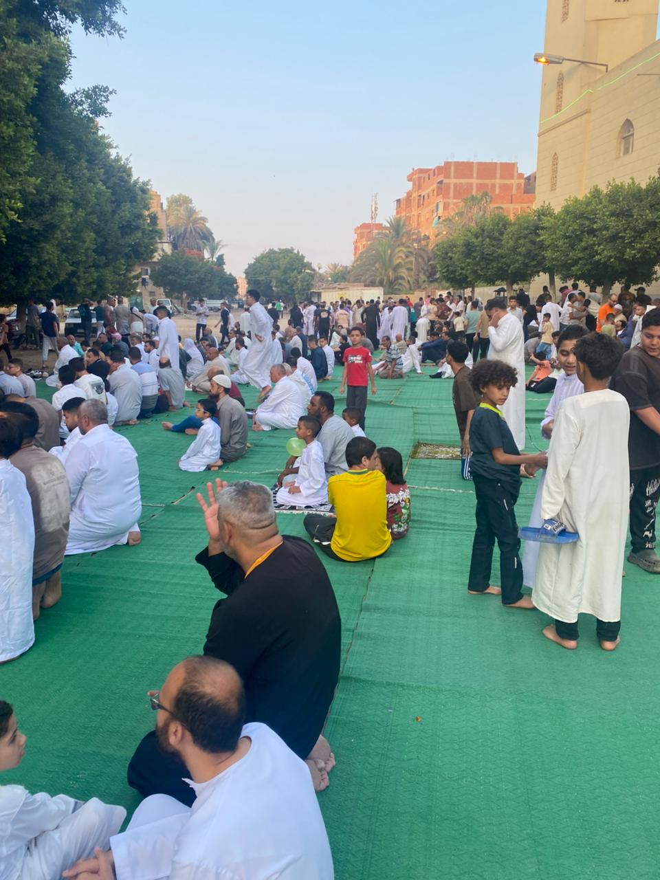 فرحة العيد تملأ ساحة الرضوان بمدينة السلام (17)