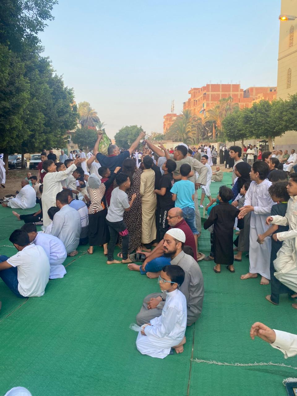 فرحة العيد تملأ ساحة الرضوان بمدينة السلام (10)