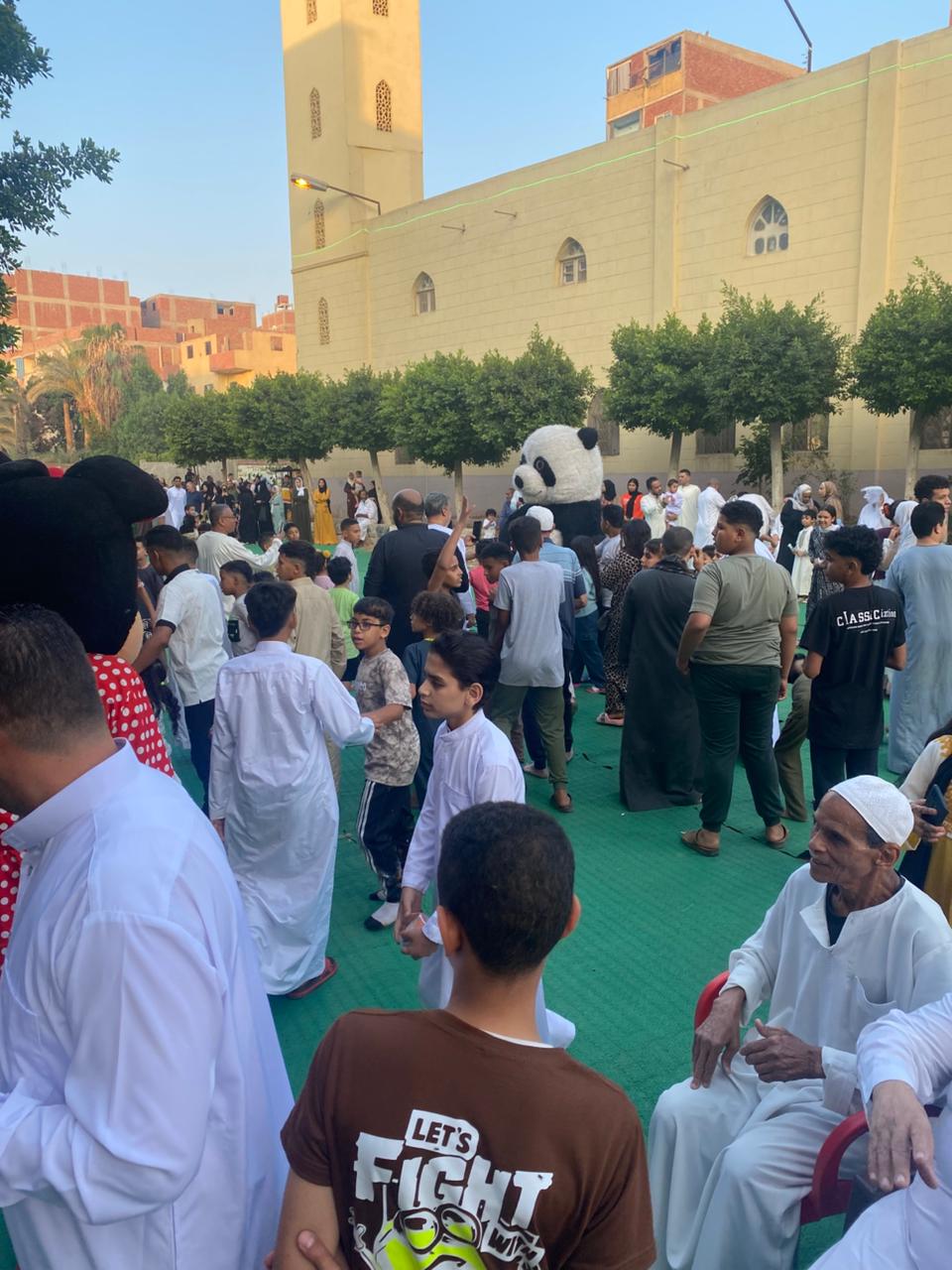 فرحة العيد تملأ ساحة الرضوان بمدينة السلام (6)