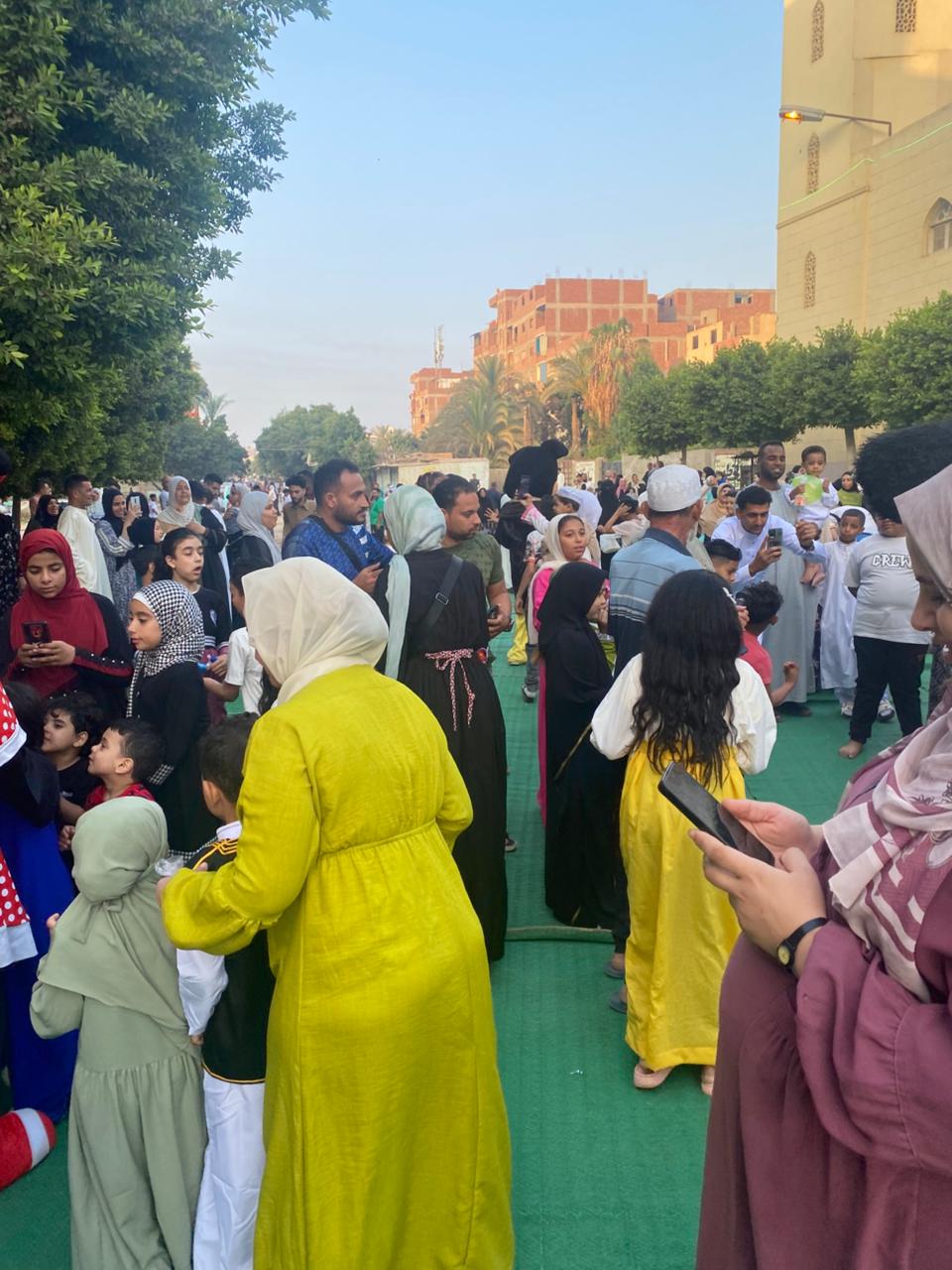 فرحة العيد تملأ ساحة الرضوان بمدينة السلام (1)