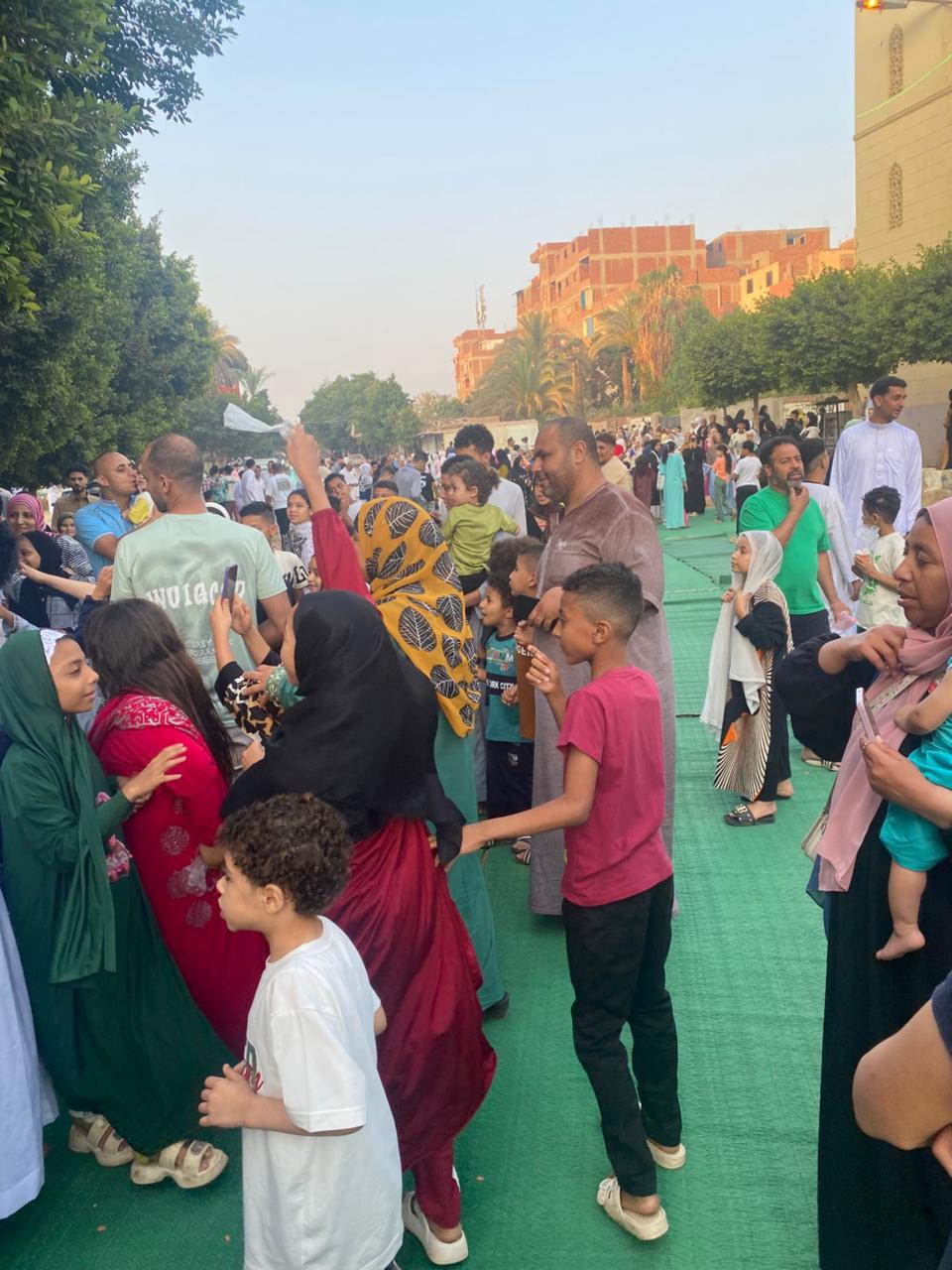 فرحة العيد تملأ ساحة الرضوان بمدينة السلام (13)