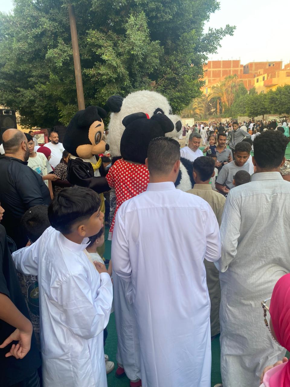 فرحة العيد تملأ ساحة الرضوان بمدينة السلام (4)