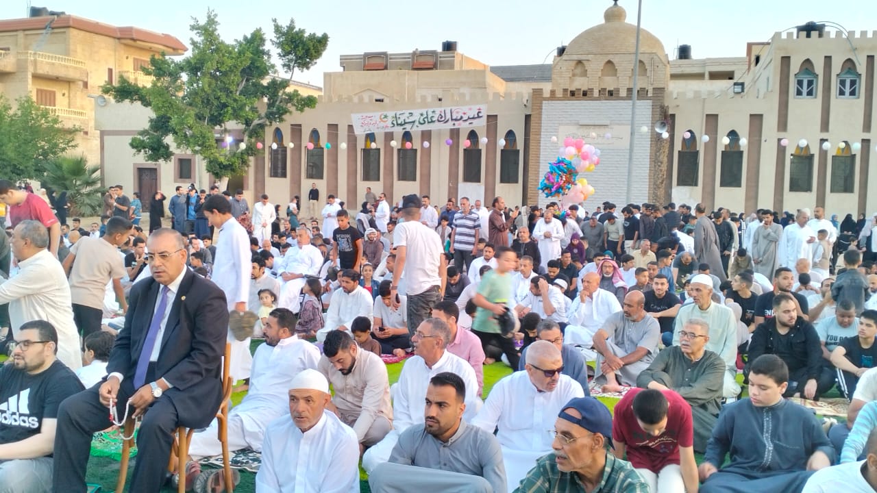 محافظ شمال سيناء يؤدي صلاة عيد الأضحى في الشيخ زويد (9)