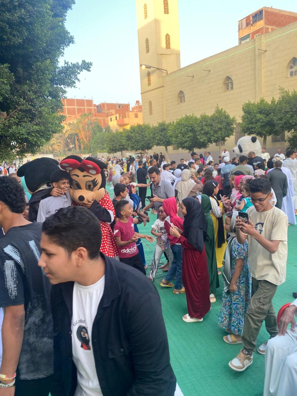 فرحة العيد تملأ ساحة الرضوان بمدينة السلام (19)