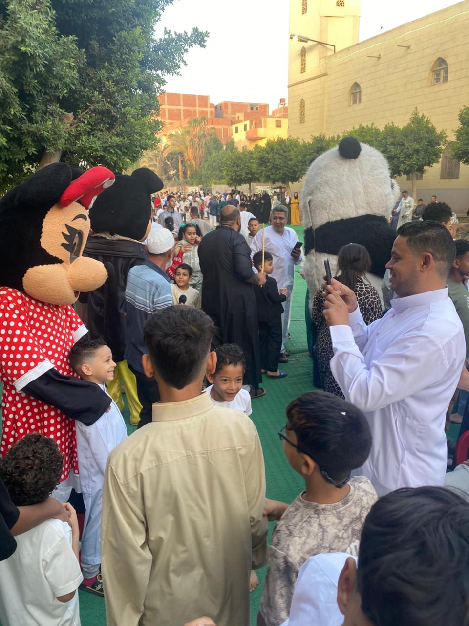 فرحة العيد تملأ ساحة الرضوان بمدينة السلام (3)
