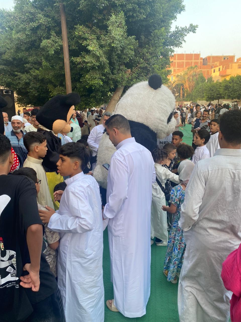 فرحة العيد تملأ ساحة الرضوان بمدينة السلام (2)