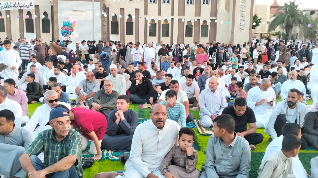 محافظ شمال سيناء يؤدي صلاة عيد الأضحى في الشيخ زويد (11)