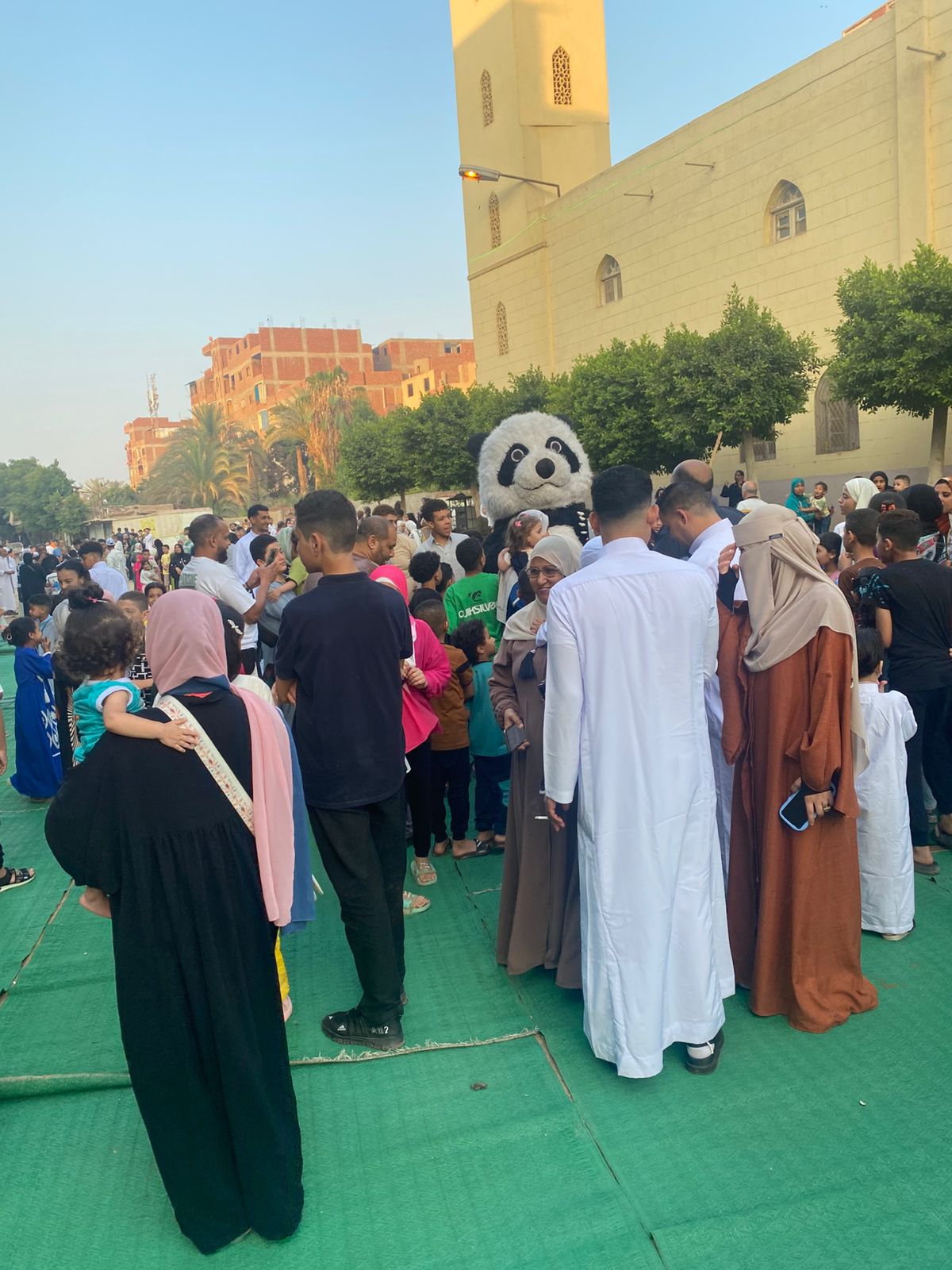 فرحة العيد تملأ ساحة الرضوان بمدينة السلام (21)