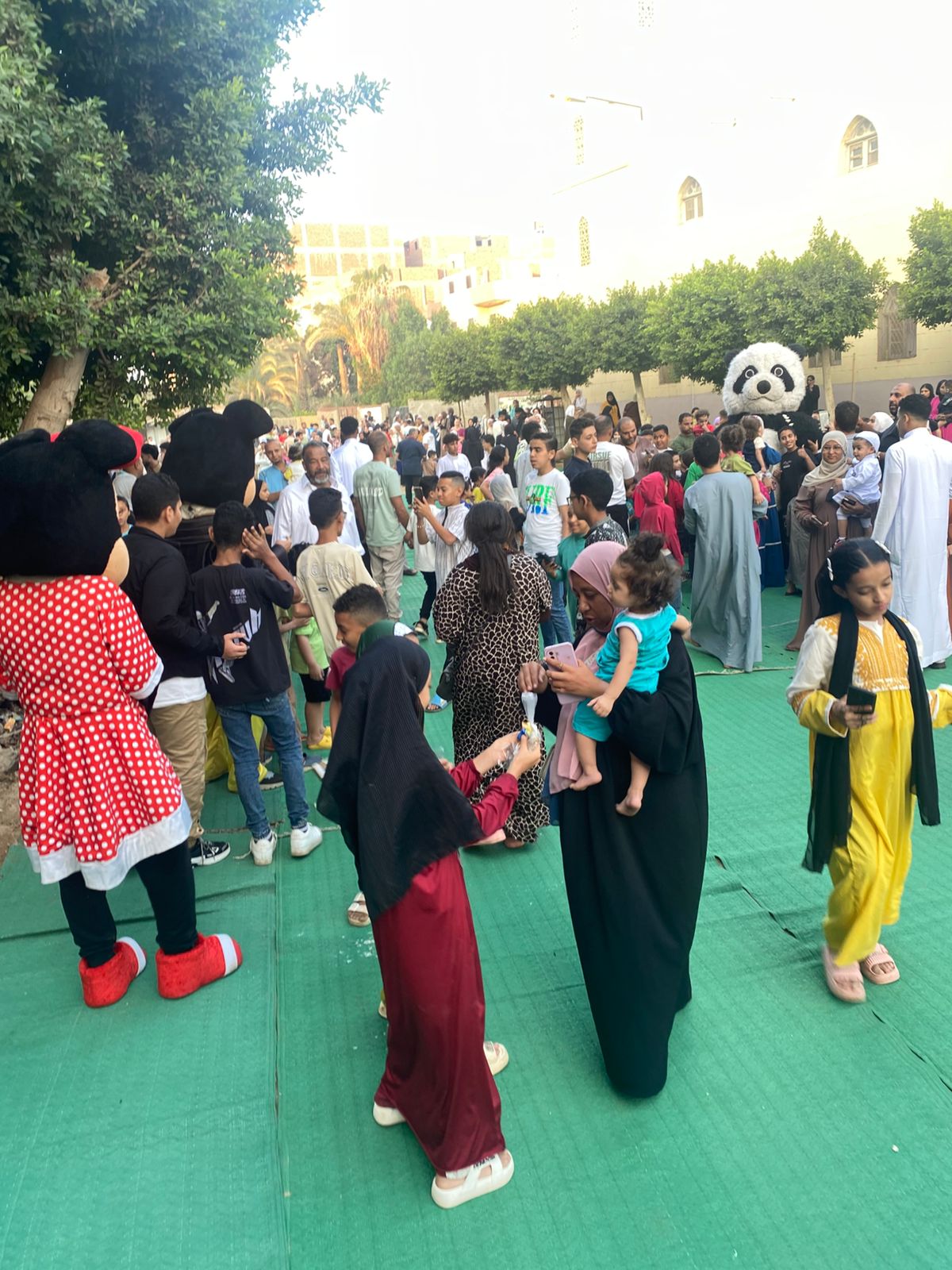 فرحة العيد تملأ ساحة الرضوان بمدينة السلام (20)