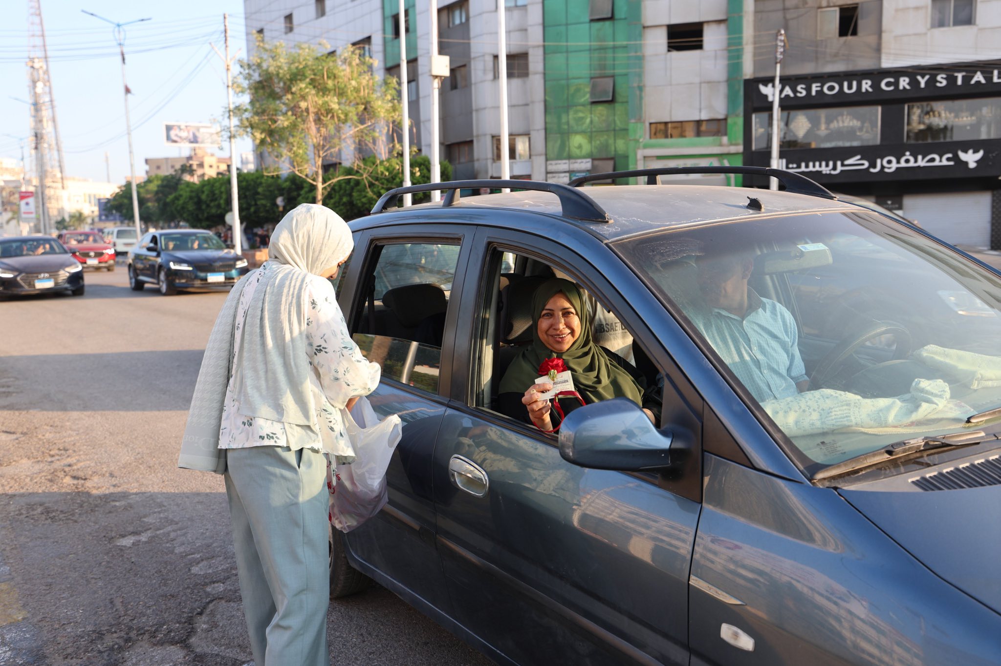 توزيع الورود بكفر الشيخ