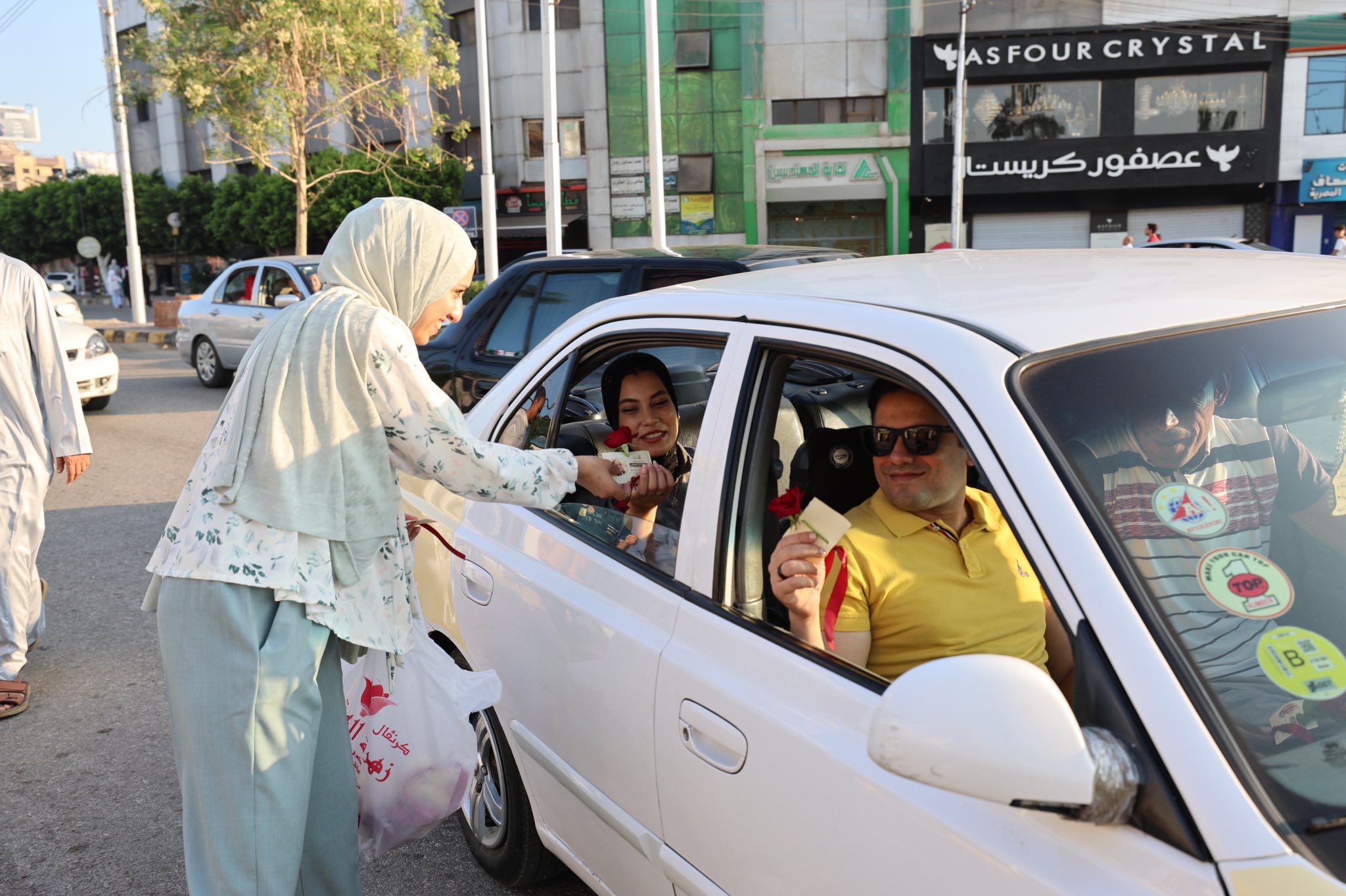 توزيع الورود