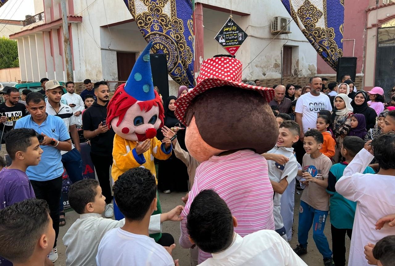 شخصيات كرتونية في ساحات الدقهلية