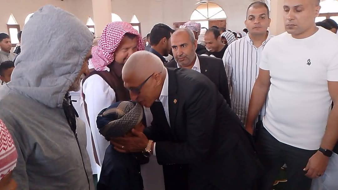 محافظ شمال سيناء يؤدي صلاة عيد الأضحى في الشيخ زويد (3)