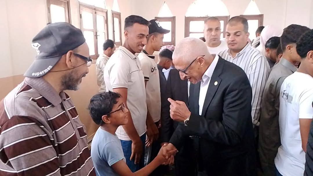 محافظ شمال سيناء يؤدي صلاة عيد الأضحى في الشيخ زويد (13)
