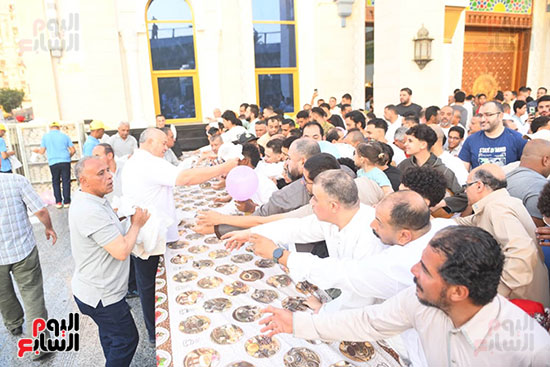 توزيع هدايا العيد من مسجد حدائق القبة توزيع هدايا العيد من مسجد حدائق القبة