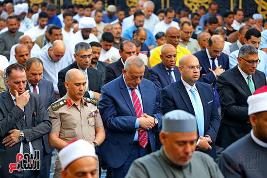 محافظ الجيزة خلال صلاة العيد محافظ الجيزة خلال صلاة العيد